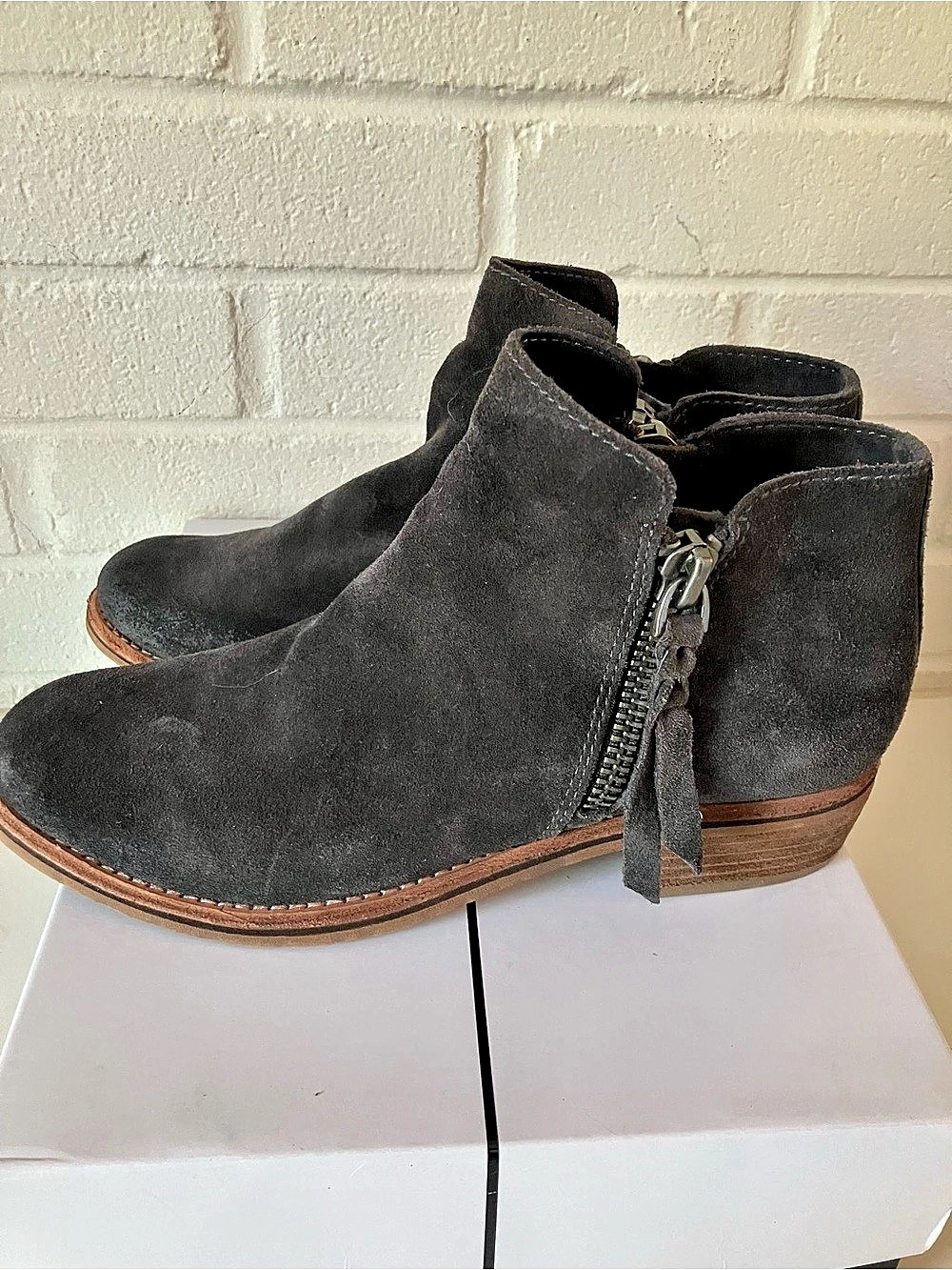 dolce vita Grey Suede Ankle Bootie Black (size 8)
